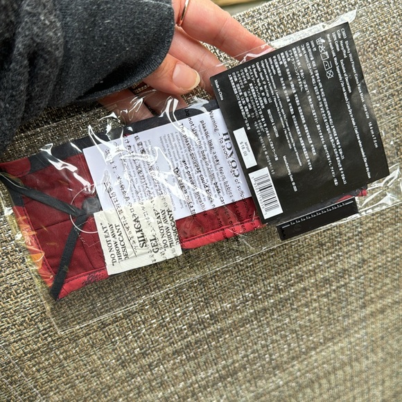 NWT Coach sharky shark - face mask navy and red camo - Picture 4 of 4